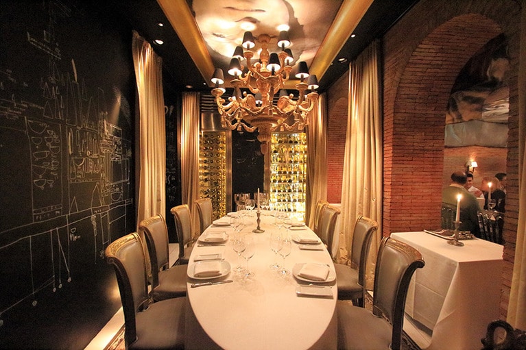 インテリアはすべてフィリップ・スタルクのデザイン。