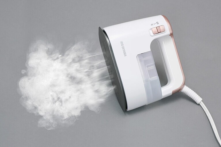 一回の給水で約5分30秒の連続スチーム。パワフルスチームを利用してのアイロンなので、シワ伸ばしと同時に脱臭や除菌もできちゃうんです。