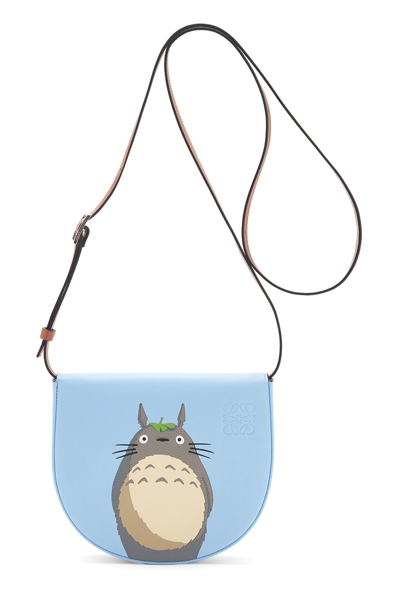 ヒールバッグ(H15×W17.5×D4.5cm)127,000円。