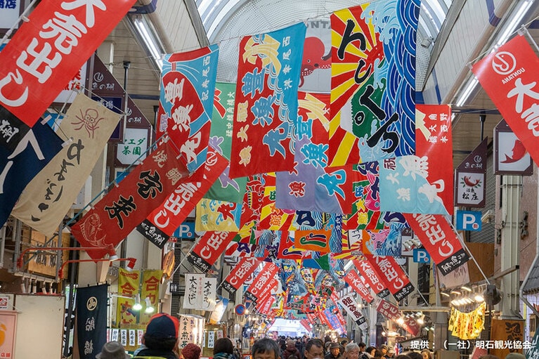 【兵庫県】魚の棚商店街。提供：明石観光協会