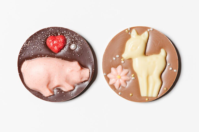 キュートな動物柄のパレショコラ。左から：ラブピッグ、バンビ 各281円(税込)。