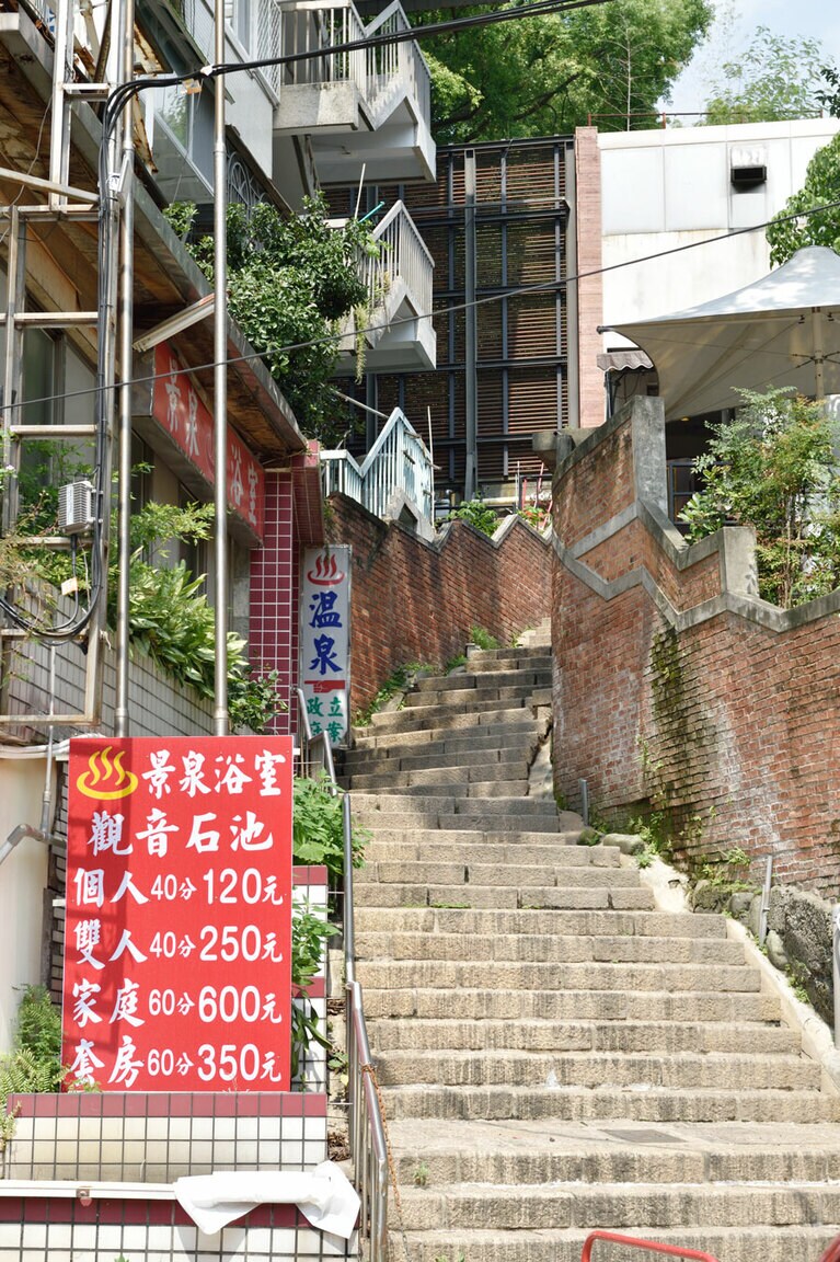 家族風呂を借りられる小さな浴室もあちこちに。