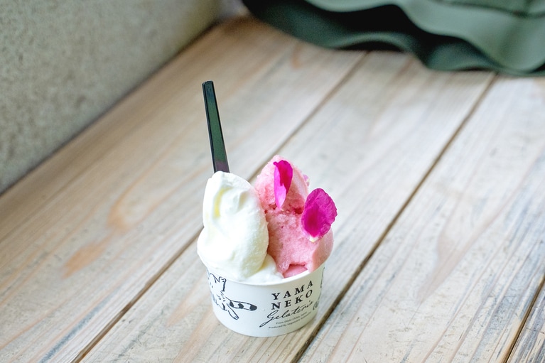ジェラートシングル 500円、ダブル 600円、トリプル 700円。その他ソフトクリームや自家製ドリンクも。