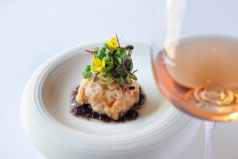 青森の味覚と旬の食材を使った独創的な料理も楽しみ。