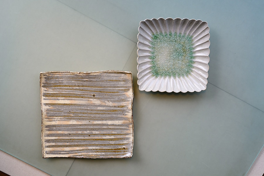 左のうつわは北海道の土に惚れ込み移住された作家さんのもの。右はリンゴの木の灰が釉として使われ、独特のきらめきが表現されている。