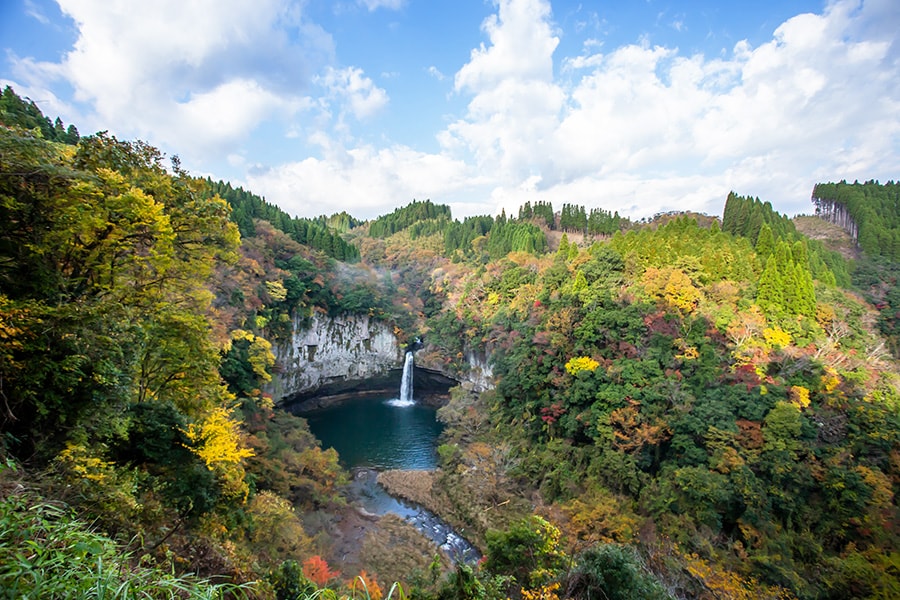 【宮崎県】うのこの滝と紅葉。提供：宮崎県観光協会