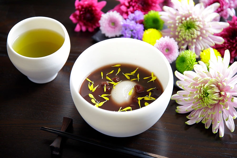 比叡山延暦寺の開祖である最澄が大陸から持ち帰ったもののひとつが菊。以来、比叡山では伝統野菜として食用菊が栽培されている。