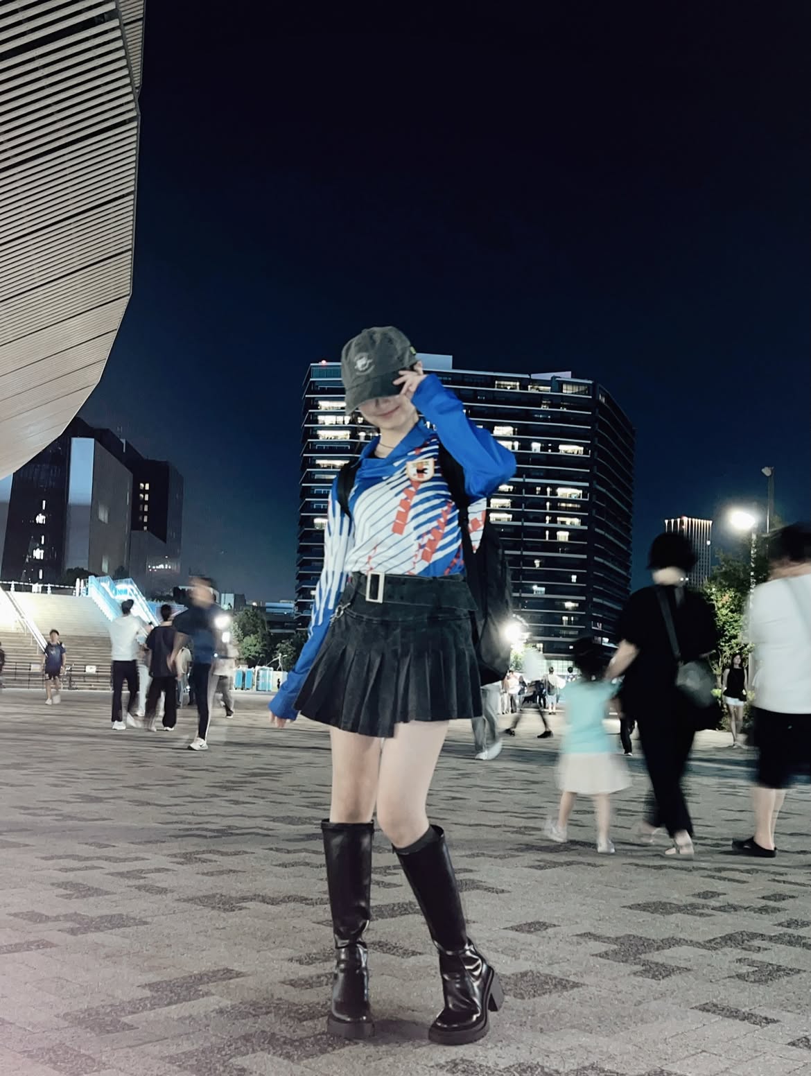 SNSで大きな反響を呼んだ影山優佳さんのユニフォームファッション（本人のInstagramより引用）