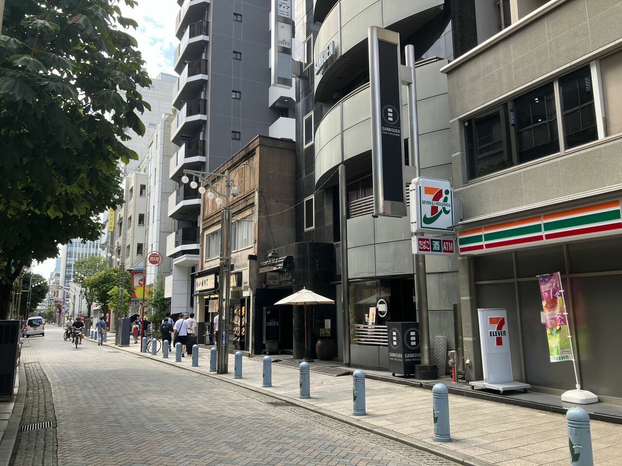「小諸そば」と「セブンイレブン」の間に「おばこ（通称スタンドそば）」があった
