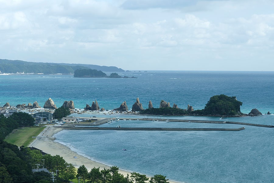 作家・阿部智里と行く、灯台巡りの旅「潮岬灯台篇」