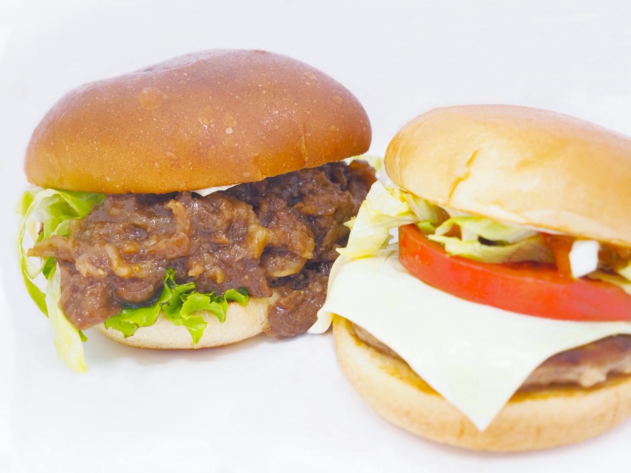 「黒毛和牛の肉盛りバーガー」と「モスタコスバーガー」、アナタならどっちの「モス夏」いきますか?
