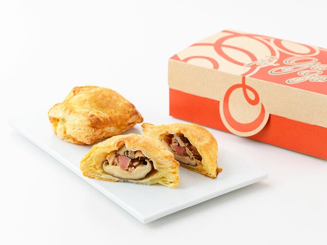 奈良吉野原木しいたけパイ(しめじベーコンチーズ入リ) 各580円/パイ専門店 Pie,guruguru