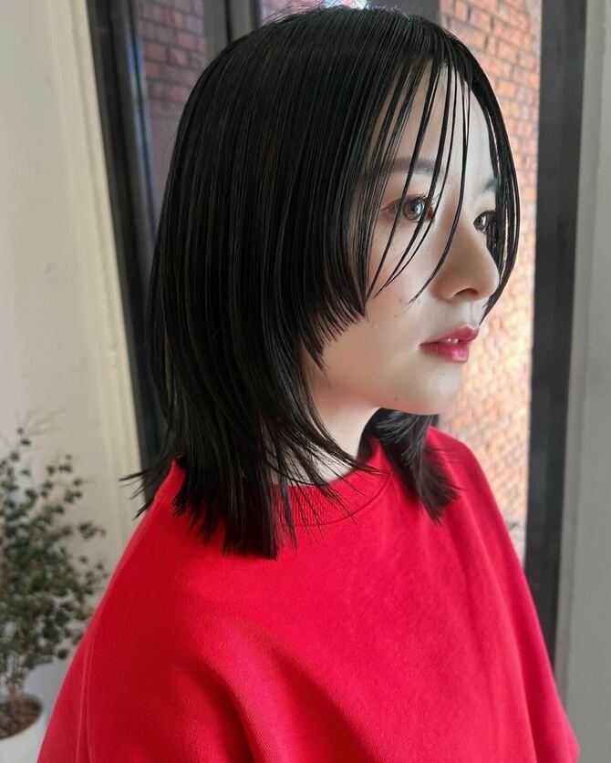 カットラインで魅せるお洒落ミディアム。