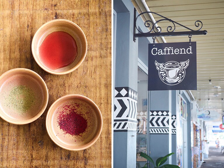 左：ブッシュフードを加工して使う。上から、梨のようなリリピリのシロップ、レモンマートル、デイビッドソンプラムの粉末。右：カフェをモチーフにしたCaffiendの看板。