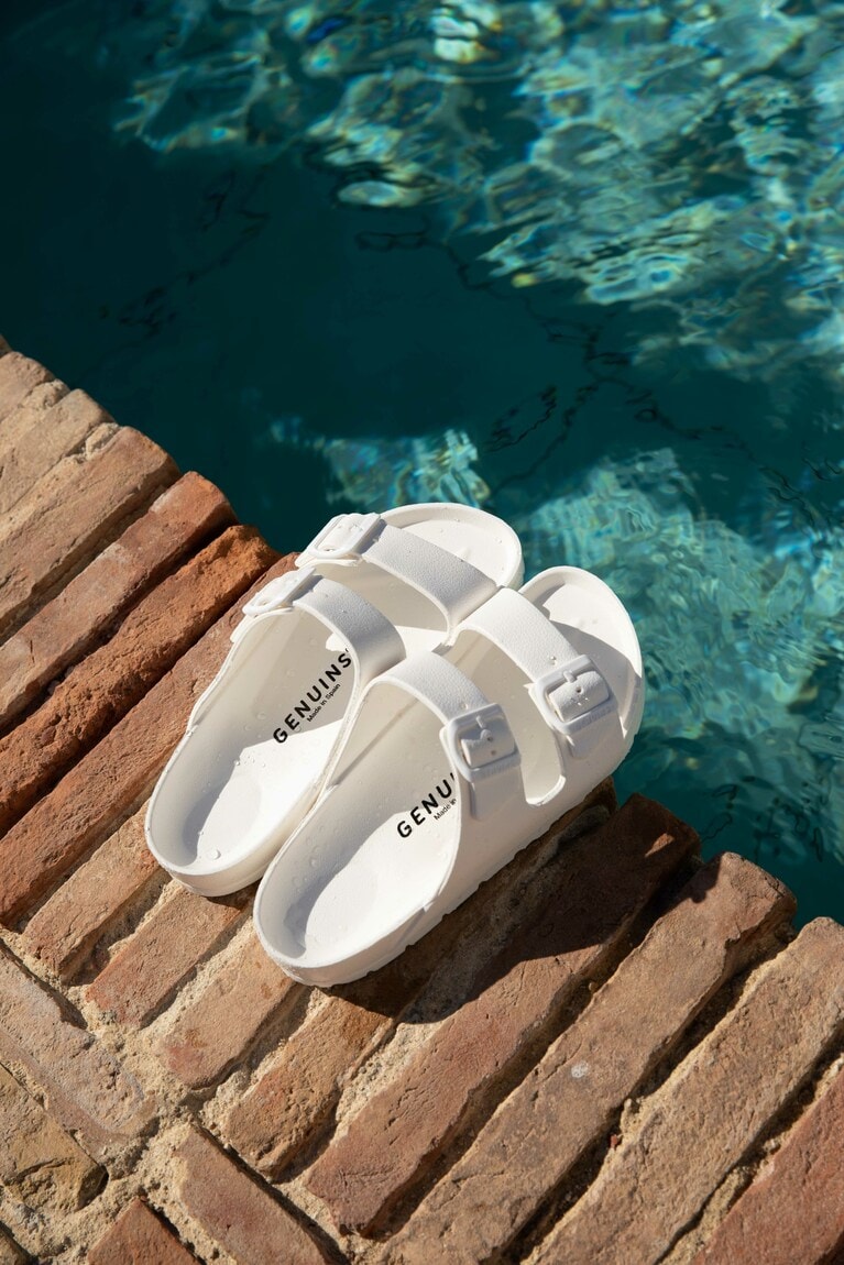 約130gと軽量！ H2Oネイビー、H2Oブラック、H2Oホワイトの3カラー。マヨルカ 6,380円。