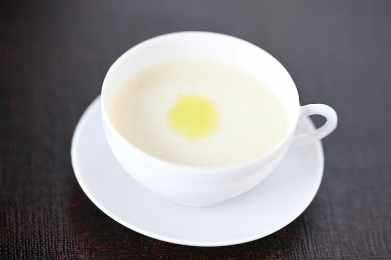 “やわらかで、自由”な佐渡の恵みをおまかせでいただく。ハレの日を彩る島レストラン「kaneto」