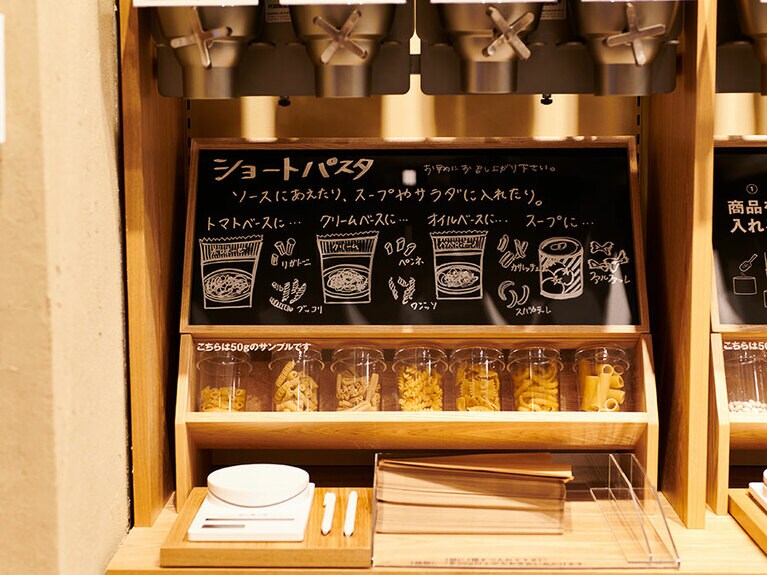 販売コーナーにはそれぞれのパスタのレシピ提案も！　パスタソースと合わせれば簡単に贅沢なご馳走が出来ちゃいます。