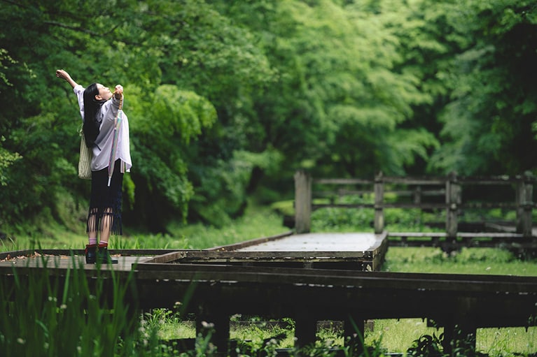 房総半島内陸部の笹川上流に位置する清水渓流広場。自然に囲まれた遊歩道を歩くことができる（所在地 千葉県君津市笹1954-17）。