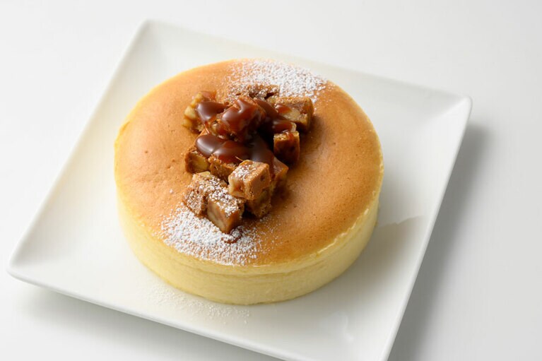 フロマージュ浮島・YUKI(クルミッ子キャラメルソース別添え) 2,430円。