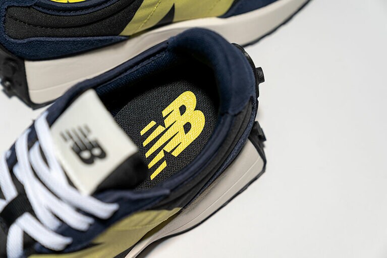 327 WOMEN’S NAVY 9,900円。