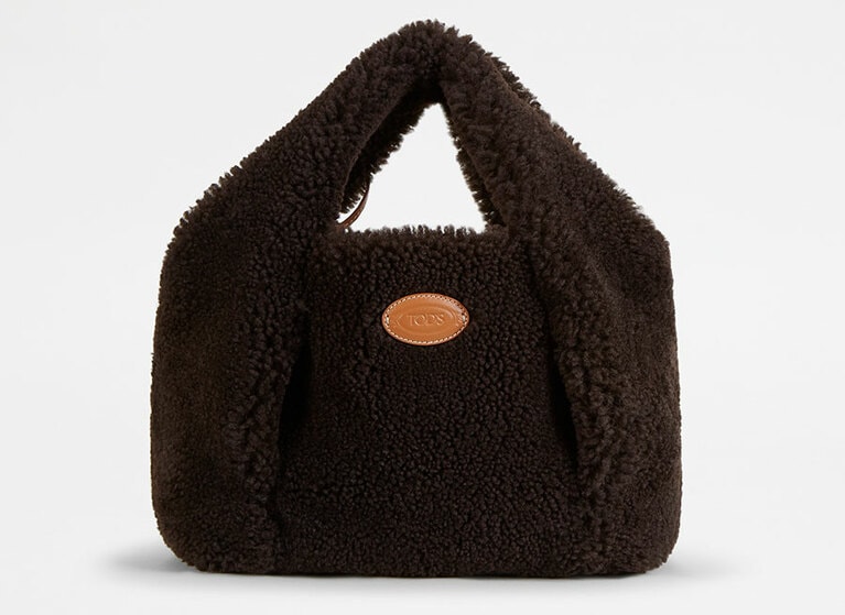 シャツ バッグ ショッピング ミニ W31×H19×D13cm 全7色 各267,300 円／トッズ・ジャパン(TOD'S LIE ON A LION先行販売)