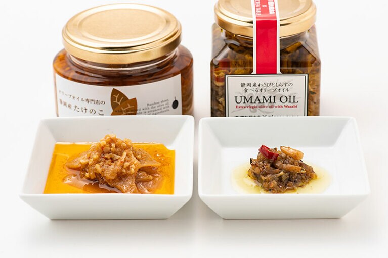 CREA FARM「食べるオリーブオイル」左から：静岡産たけのこ1,296円(100g)、静岡産わさびとしらすの食べるオリーブオイルUMAMI OIL 1,080円(120g)／静岡県
