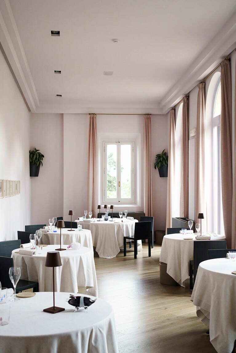 白を基調とした、清潔感に満ちたインテリア。