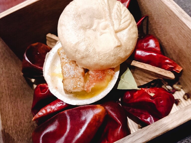 なにやら玉手箱のようなものが出てきた。