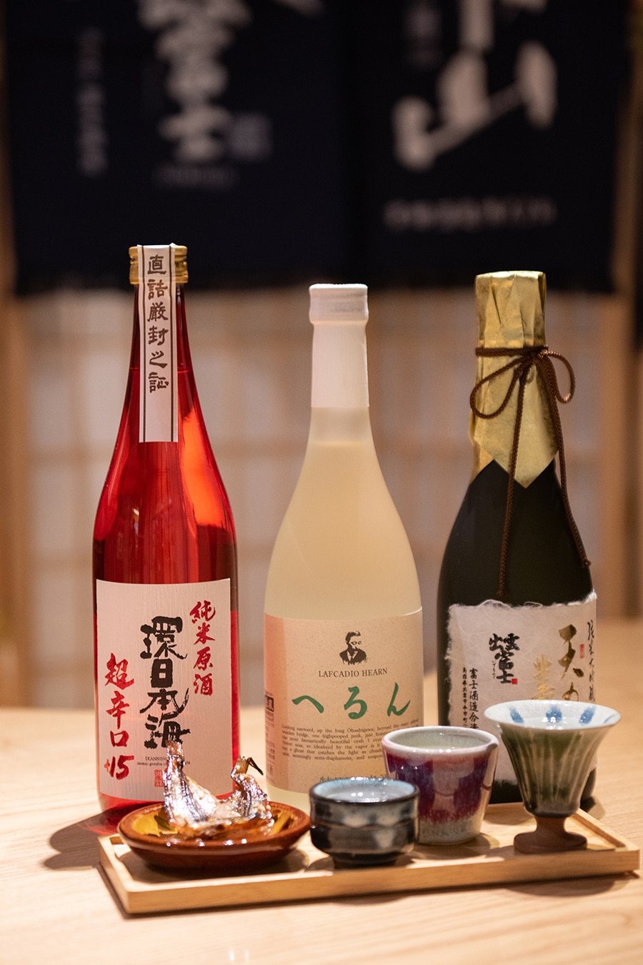 夕食後は「日本酒BAR」で島根の地酒を。気軽に利き酒を楽しめます。1,000円～