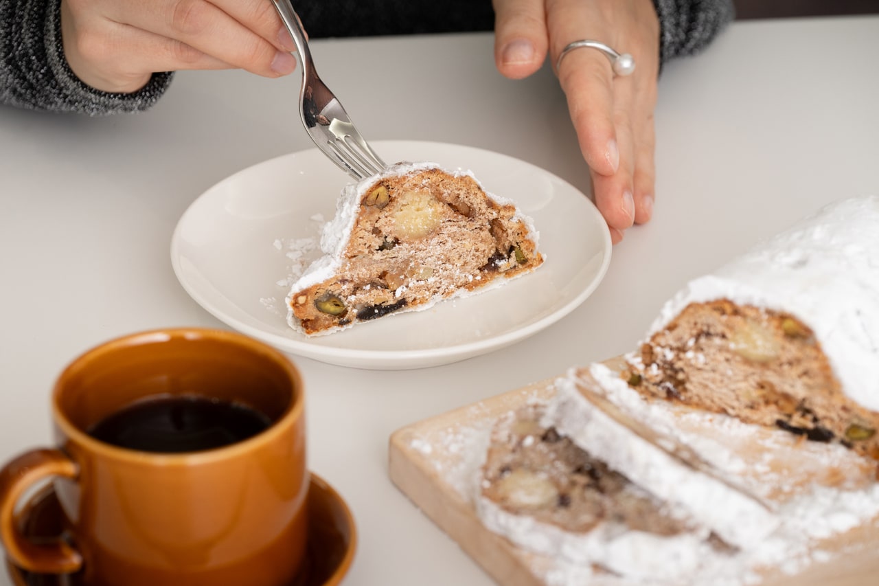 サクサクした生地に、しっとりしたドライフルーツが。