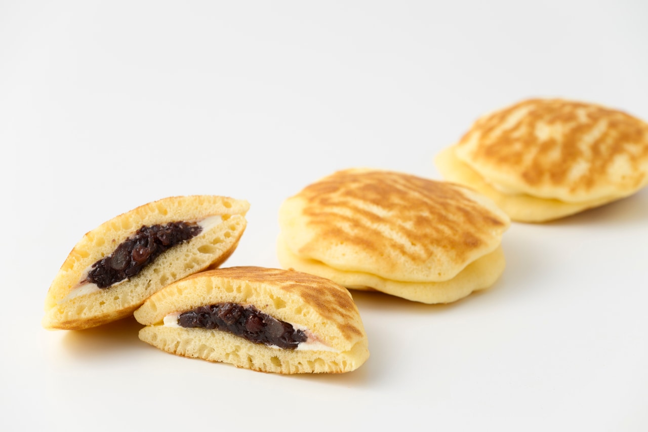 北海道産バターどらやき 各162円。