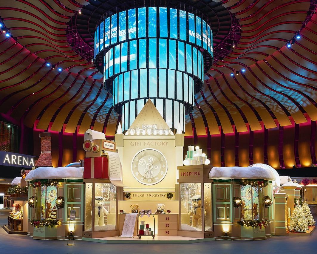 ギフト・ファクトリーと名付けられたテディベアが主役の装飾。