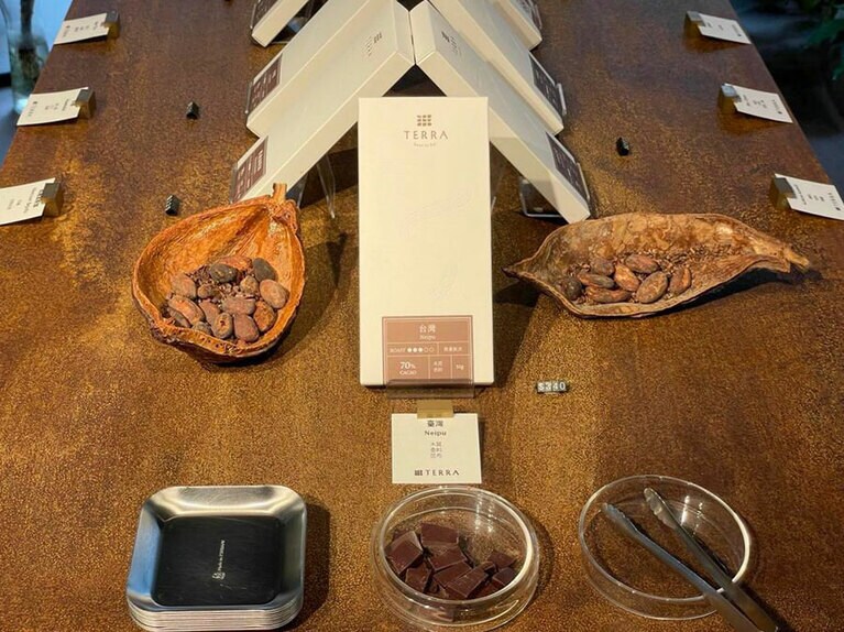 カカオ含有量70％の、ビターなチョコレートです。試食もできます。