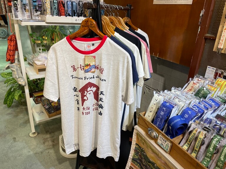 ディスプレイにはないサイズでも在庫がある場合があるので、店員さんに聞いてみてください。