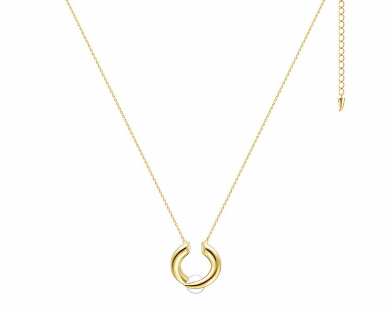 デインジャー ホーン ノーベル ネックレス（YG／あこや真珠）605,000円。