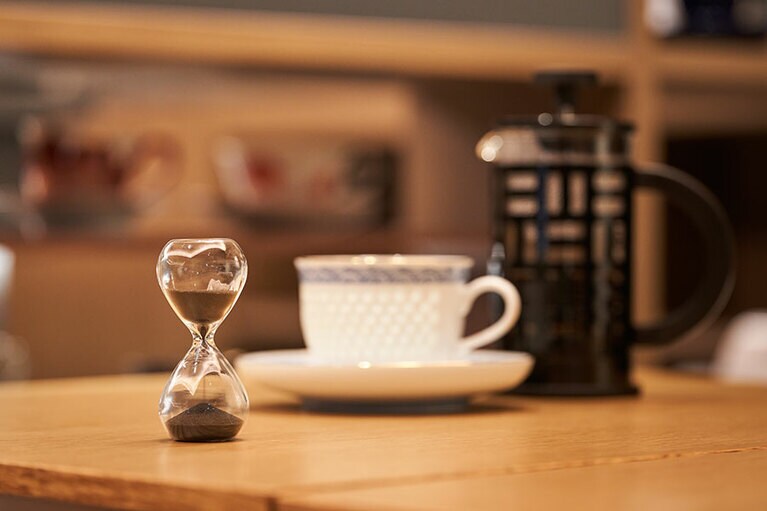 最上級の旅館リゾート「熱海・伊豆山 佳ら久」では大切な人と落ち着いたひとときを過ごすことができる。