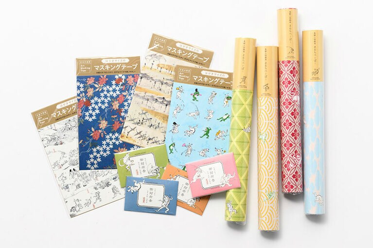 新商品も続々発売中！ 左から、はがきサイズのマスキングテープ 各220円、御財布香《国宝 鳥獣人物戯画》 各495円、 マルチペーパー 《国宝 鳥獣人物戯画》 各330円。※すべて税込