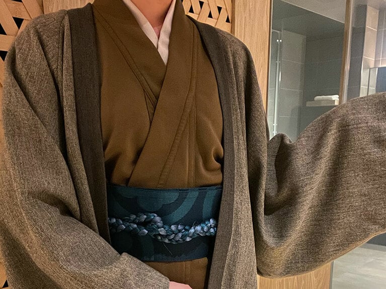 着物デザイナーの斉藤上太郎氏による「星のや東京」オリジナルの着物はジャージ素材で着心地も最高。