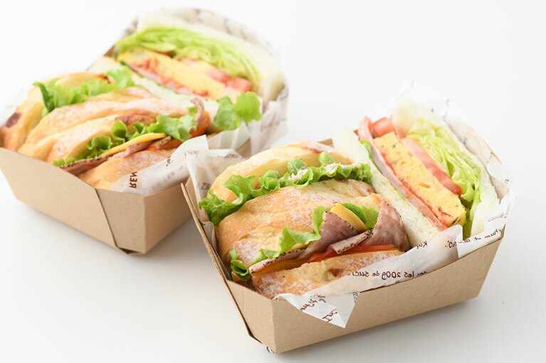 プティ・パニエ ～夏のおすすめサンド～ 各630円。