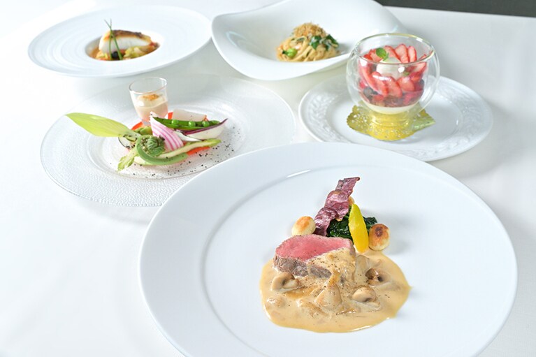 目と舌で春を満喫させてくれる「ラー・エ・ミクニ」の「春の桜祭り」。