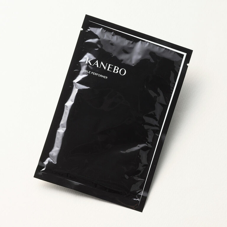 カネボウ スマイル パフォーマー 4枚入 6,050円／カネボウインターナショナルDiv.