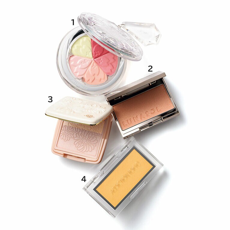 1：サクラブーケ ブルーム ミックスブラッシュ コンパクト 21　4,620円／ジルスチュアート ビューティ 
2：ルナソル カラーリングシアーチークス(グロウ) EX05　3,850円(ケース込み)／カネボウ化粧品 
3：プレスト ブラッシュ 01　3,850円(ケース込み)／ポール ＆ ジョー ボーテ 
4：ザ ブラッシュ マット サハラ サン 3,300円／アディクション ビューティ