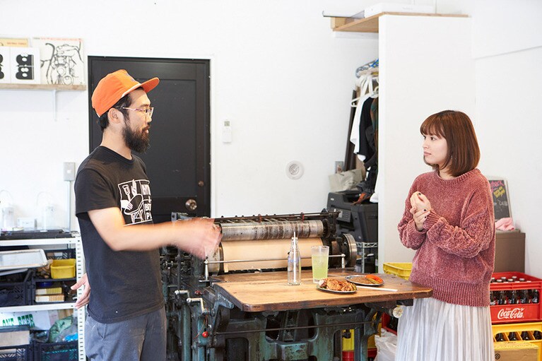 Tシャツやキャップはじめ、お店のオリジナルグッズも販売している。