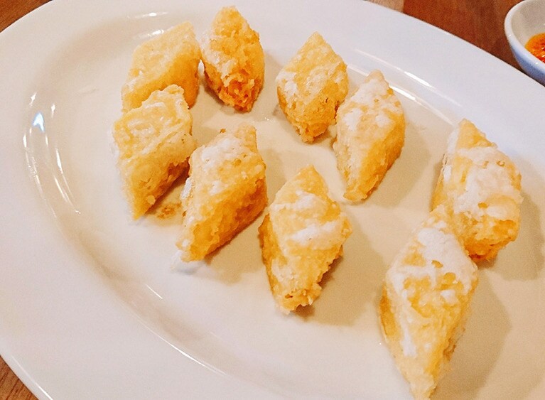 外はサクッ、中はとろふわ。ほんのり塩味。白ワインにも合う。