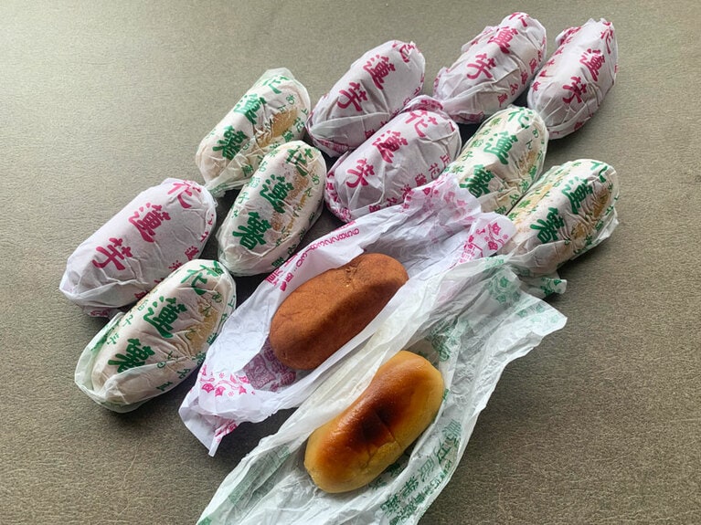 レトロな包装紙も心惹かれるポイント。賞味期限はそれぞれ10日間。
