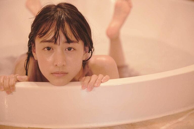 写真集『Mizuki』（2018年、宝島社）ではすっぴんも披露