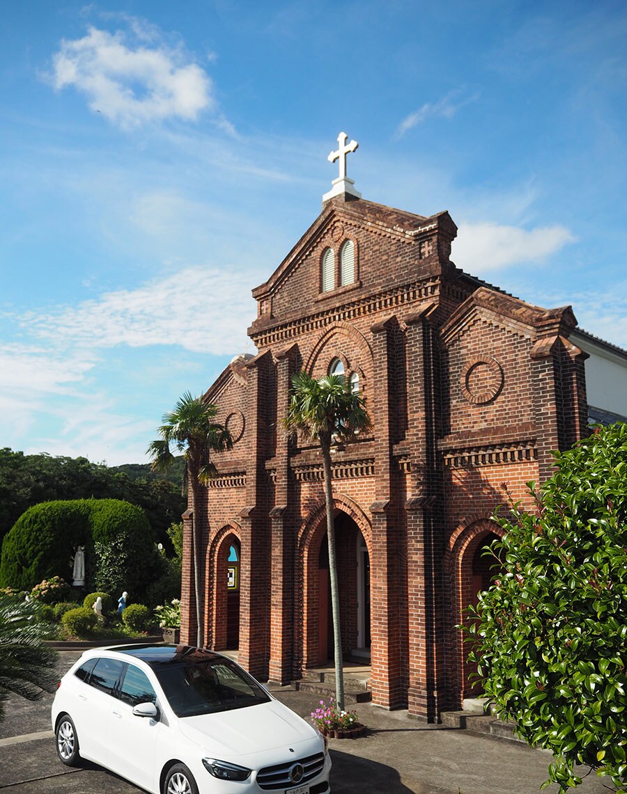 赤レンガ＋日本瓦という和洋折衷の風貌が珍しい楠原教会。