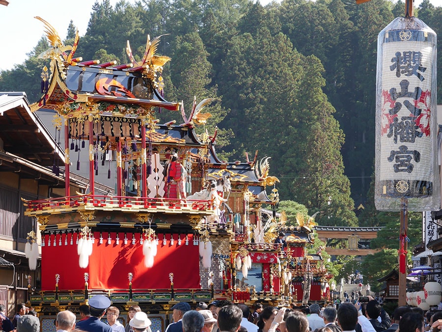 秋の高山祭（八幡祭）。