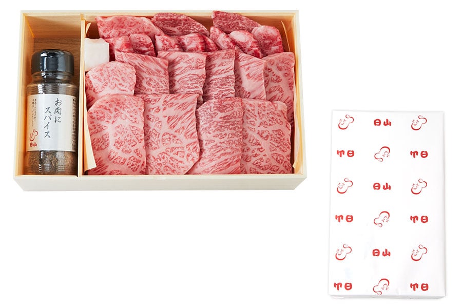 国産黒毛和牛 モモ・バラカルビ焼肉用折詰(お肉にスパイス付き)〈600g〉8,800円(送料込)。