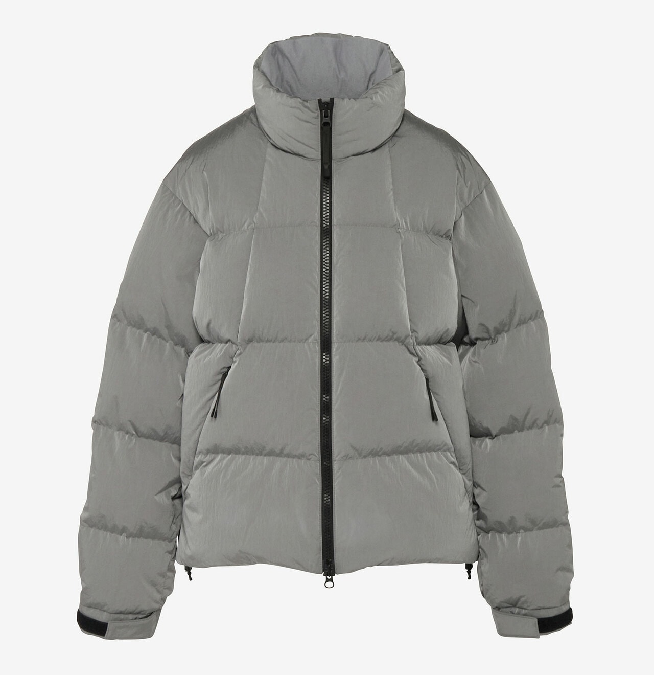 ゴールドウイン “ドープダイドリップルナイロンダウンジャケット（レディース）”／74,800円。